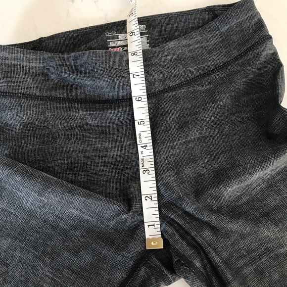 Under Armour Heat Gear Leggings Compression Cropped Capri Tights Small Grey - Picture 9 of 9